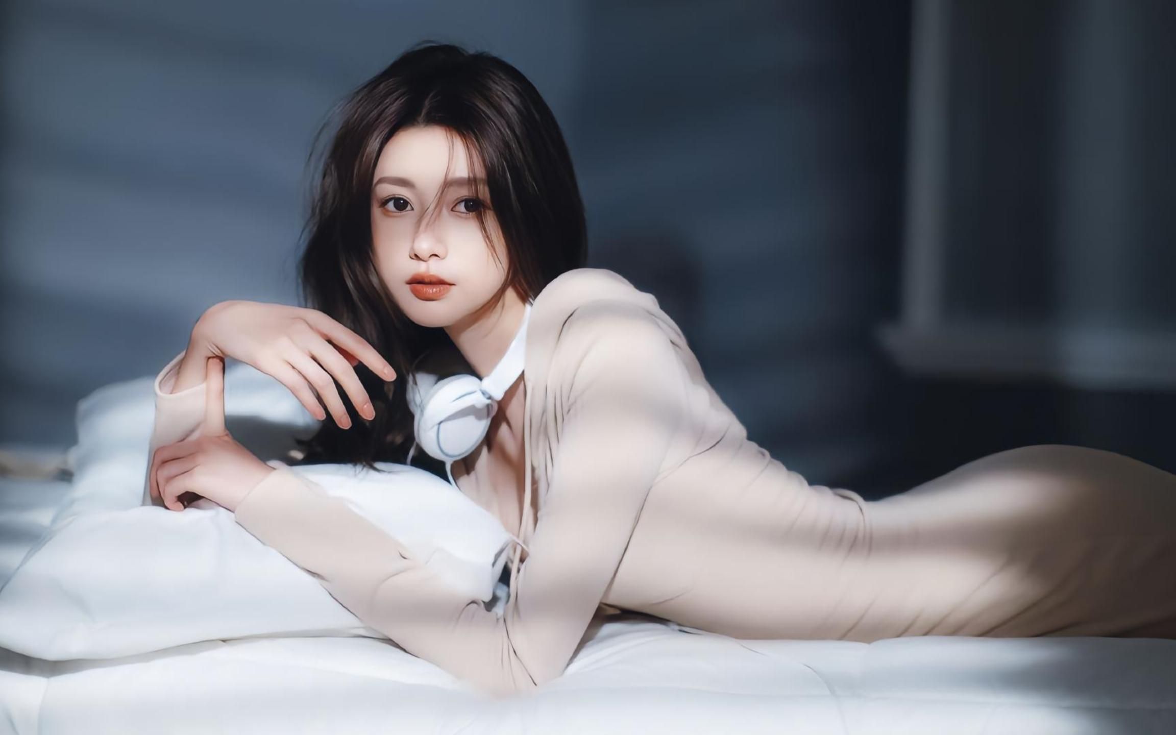 国产亚洲999精品AA片在线爽,伦到高潮不断np,欧美巨乳大码试穿视频